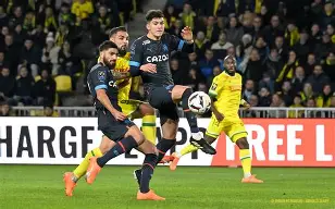 乐鱼体育APP下载-上海上港今天比赛首发及替补名单